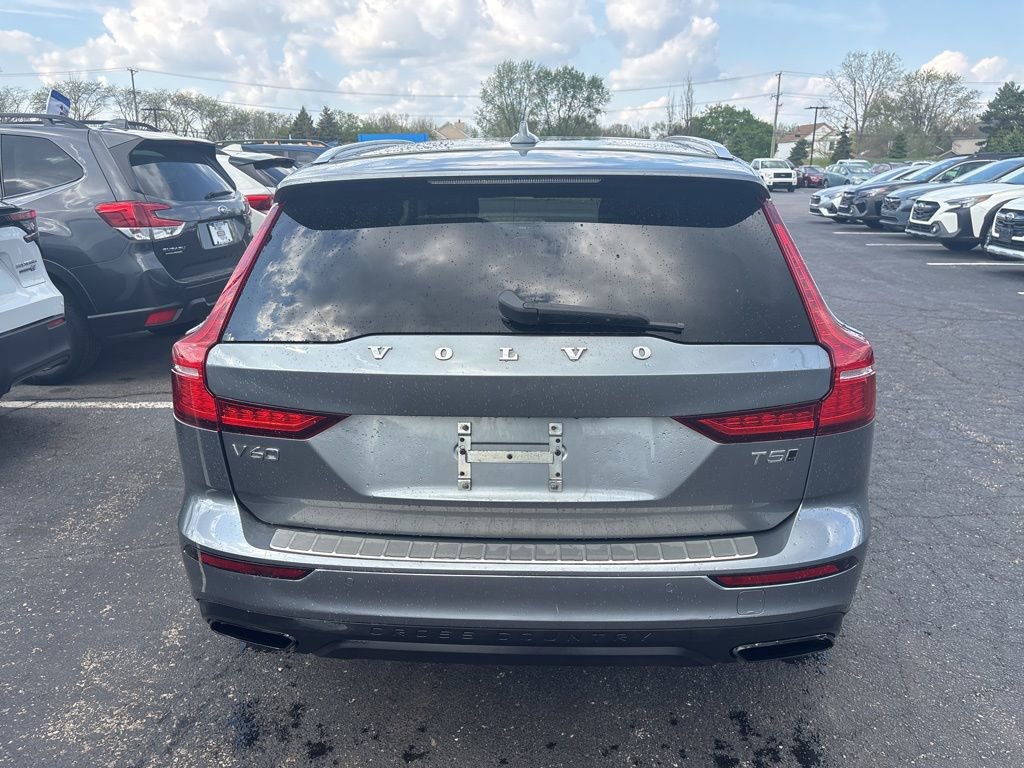 Used 2020 Volvo V60 T5 Cross Country AWD/4WD image 4