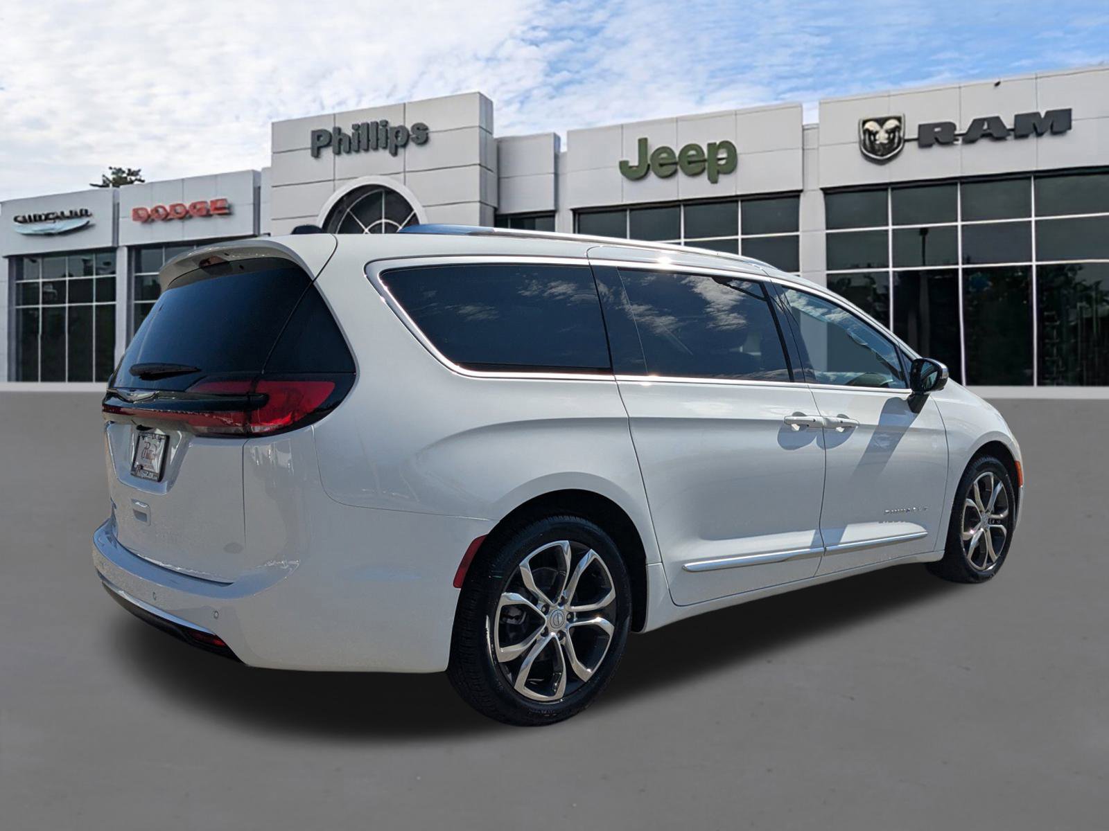 New 2026 Chrysler Pacifica Pinnacle FWD image 3