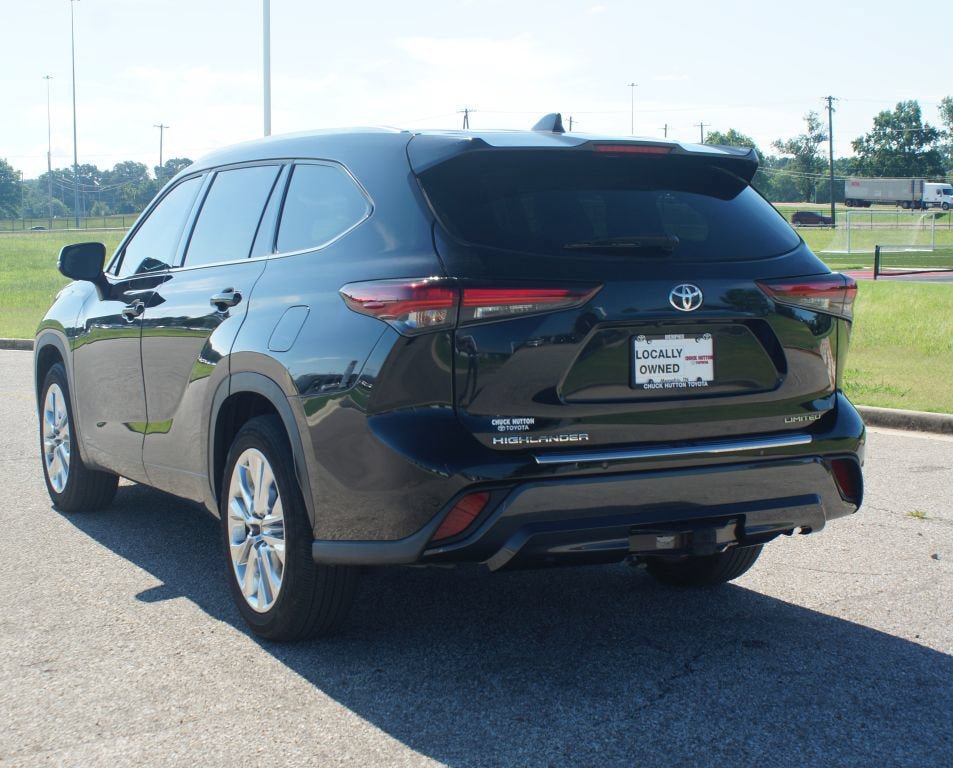 Used 2024 Toyota Highlander Limited FWD image 17