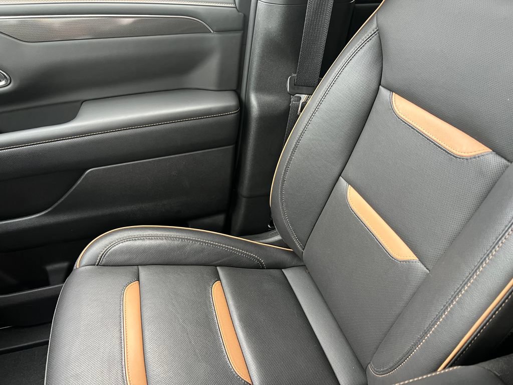 Used 2023 GMC Yukon AT4 w/ AT4 Premium Package AWD/4WD image 39