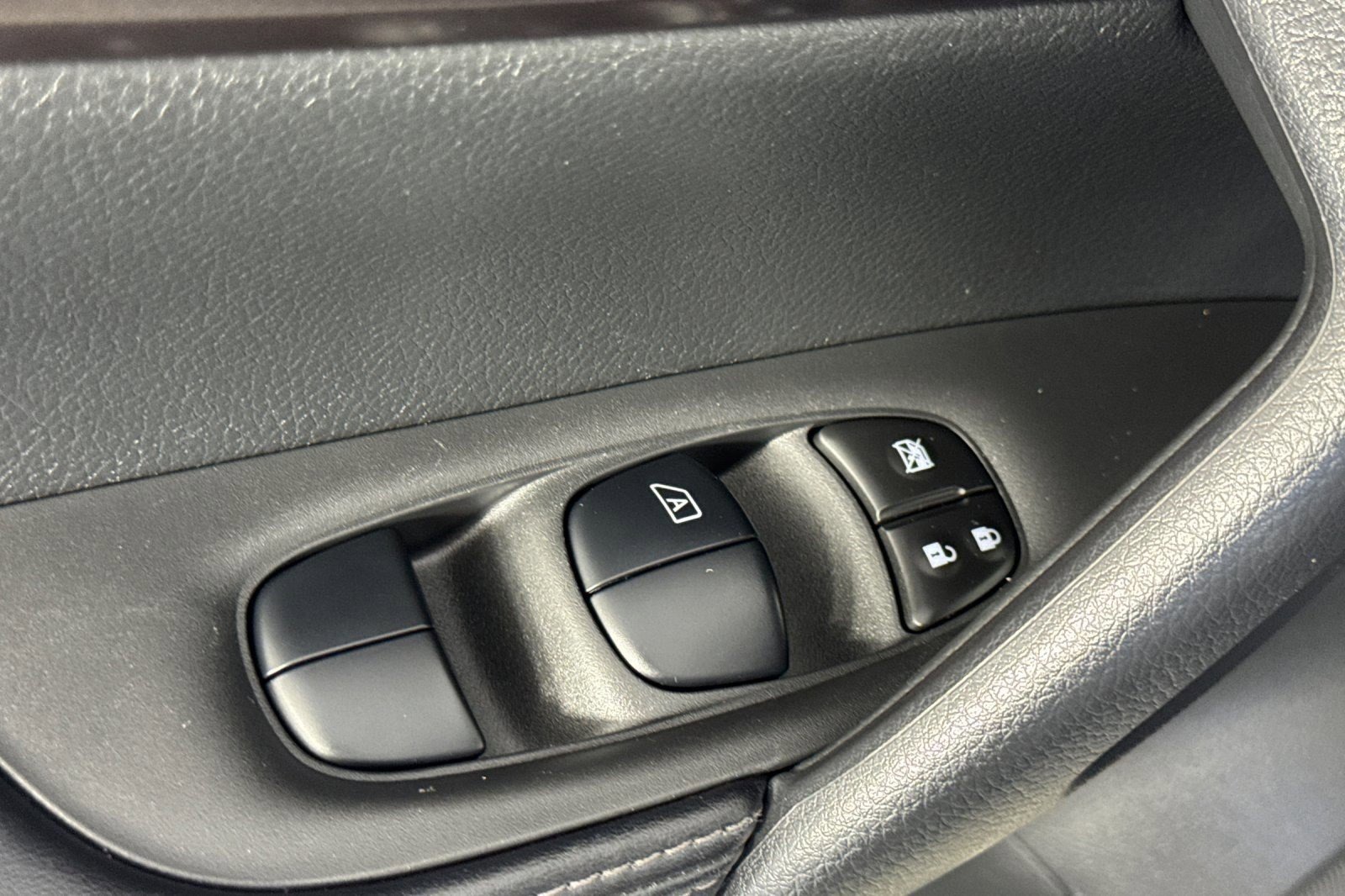 Used 2021 Nissan Rogue Sport S FWD image 12