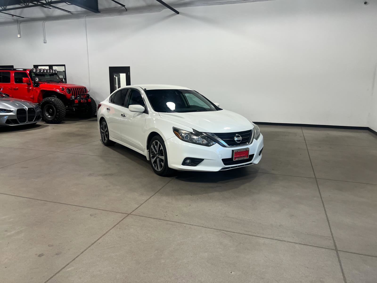 Used 2017 Nissan Altima 2.5 SR w/ LED Appearance Package image 1