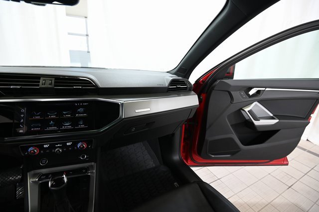 Used 2024 Audi Q3 2.0T Premium image 29