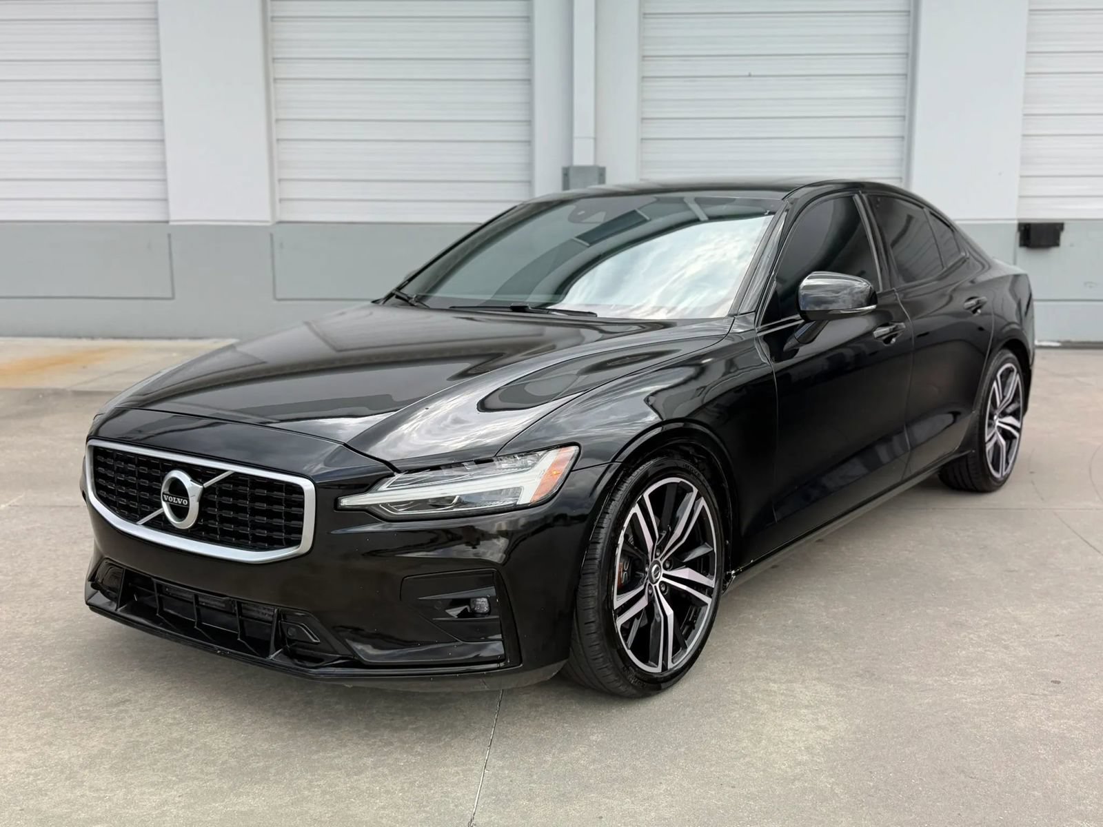 Used 2019 Volvo S60 T5 R-Design FWD image 1