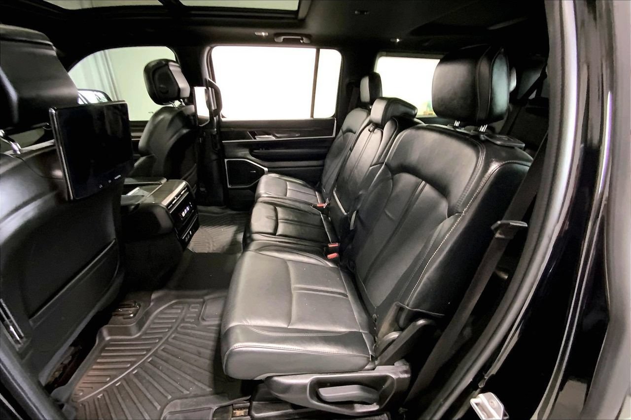 Used 2022 Jeep Wagoneer Series II w/ Premium Group I AWD/4WD image 24