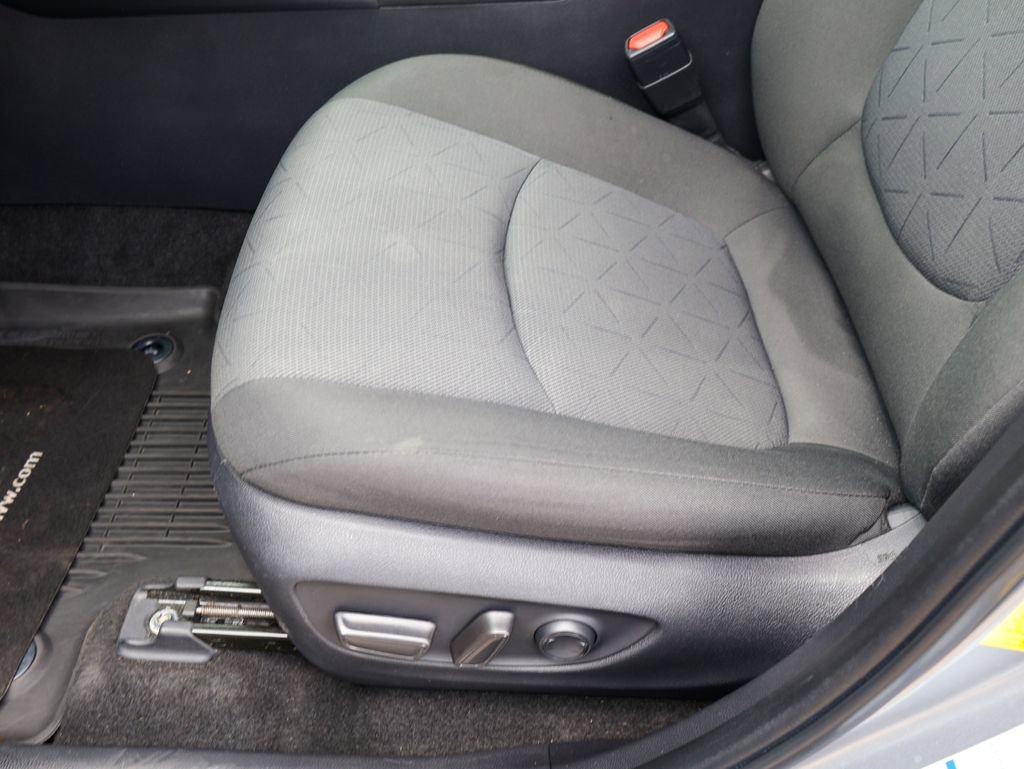 Used 2022 Toyota RAV4 XLE w/ Convenience Package AWD/4WD image 15