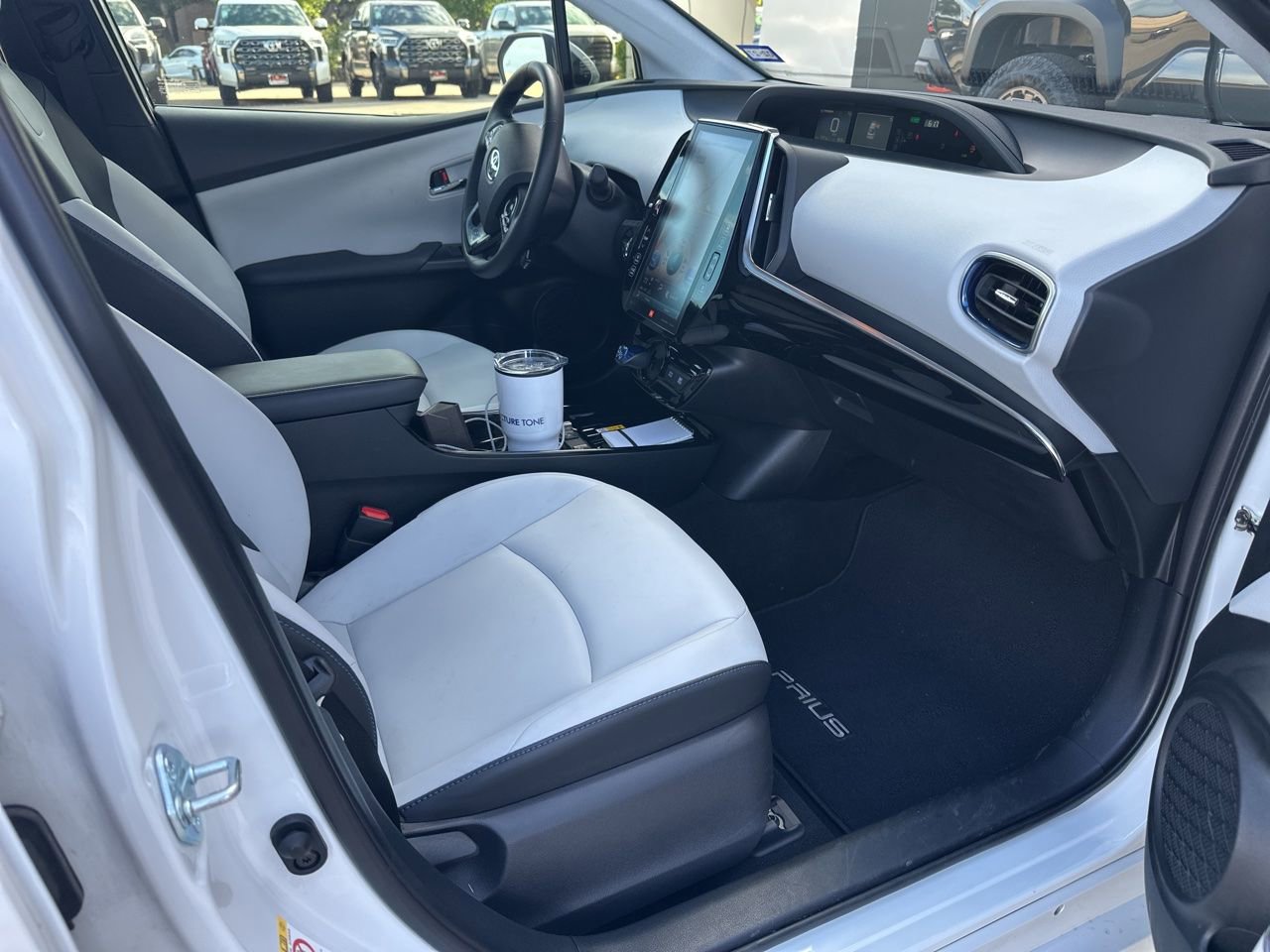 Used 2022 Toyota Prius Limited w/ Premium Convenience Package image 4