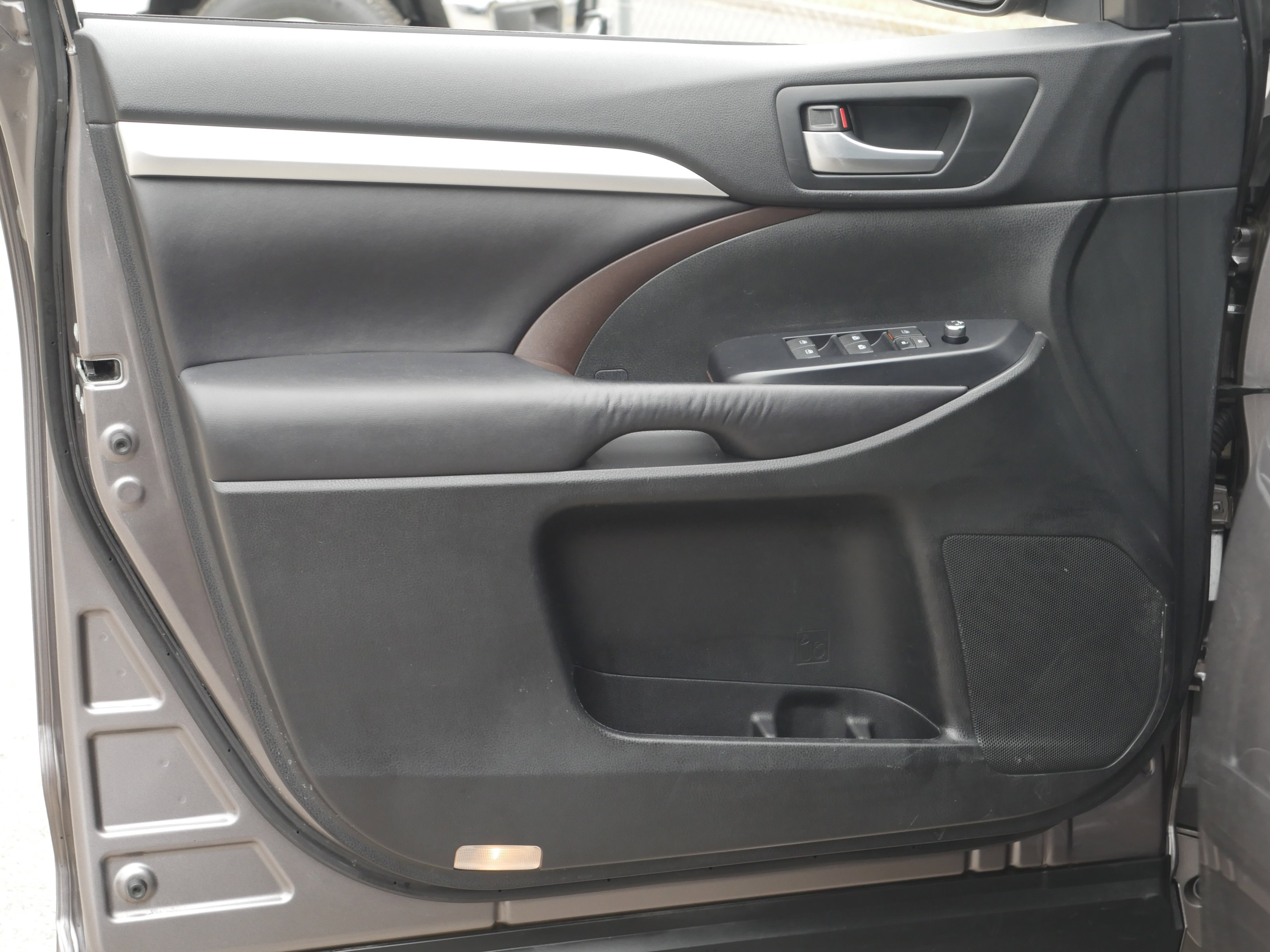 Used 2016 Toyota Highlander XLE image 39