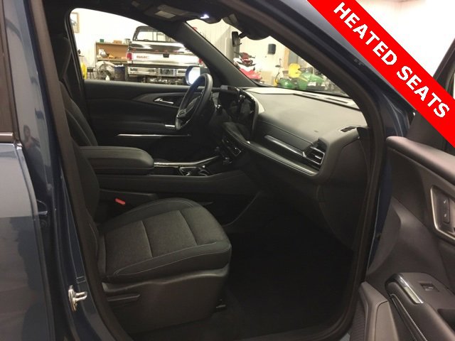 Used 2025 Chevrolet Traverse LT image 14