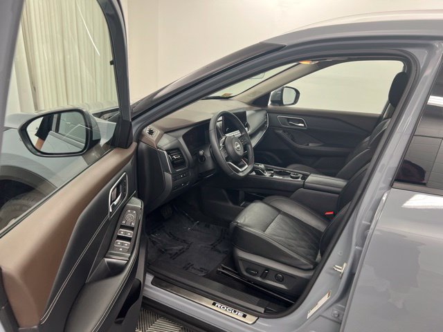 Used 2023 Nissan Rogue Platinum w/ Platinum Premium Package AWD/4WD image 12