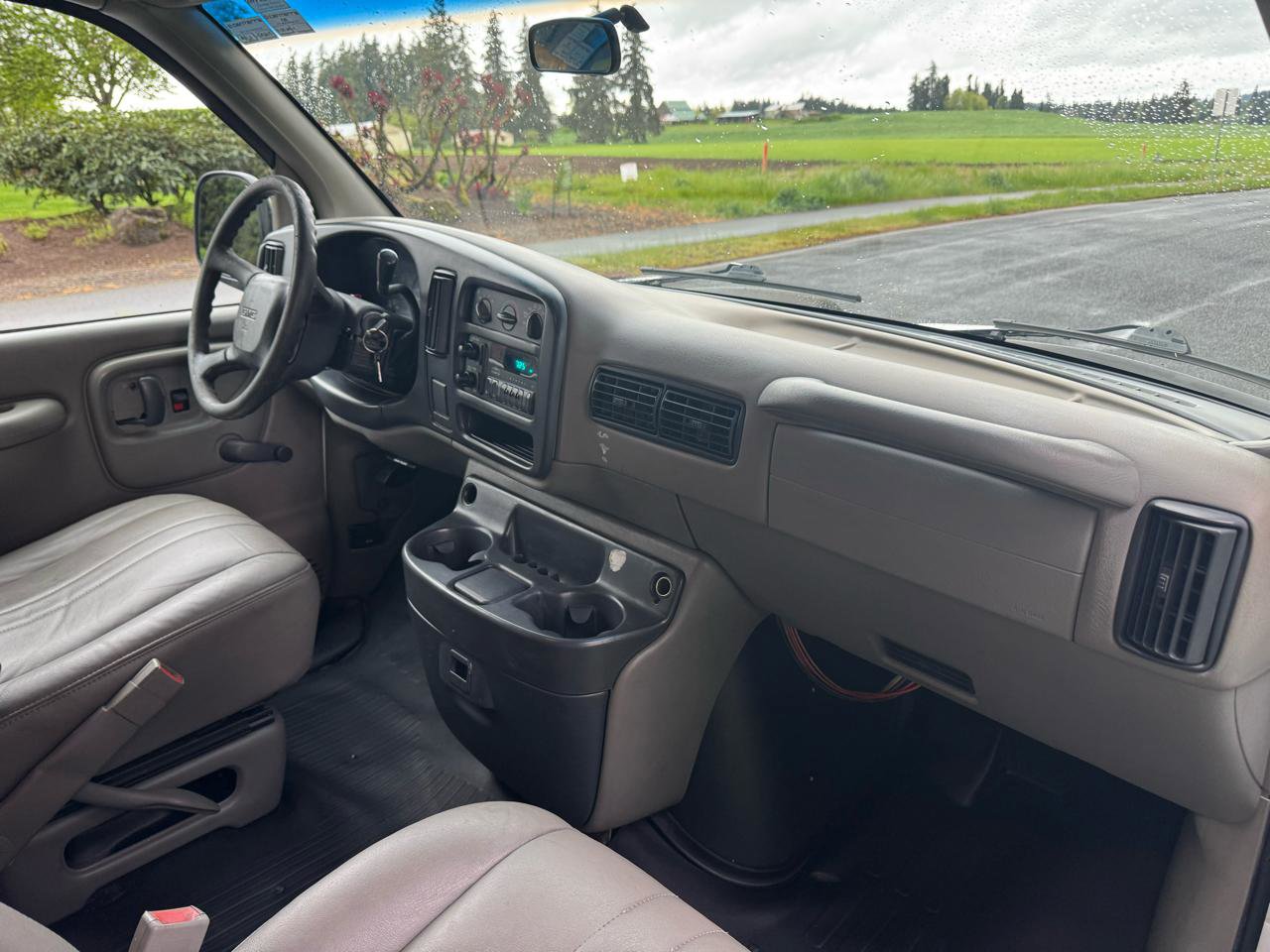 Used 2000 GMC Savana 3500 Extended Passenger image 12