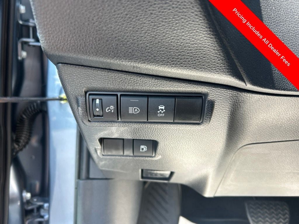 Used 2024 Toyota Corolla Cross AWD Hybrid image 6