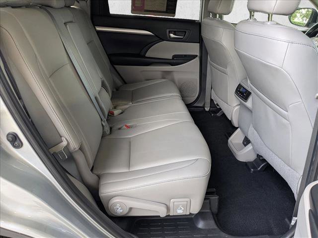 Used 2019 Toyota Highlander XLE image 18