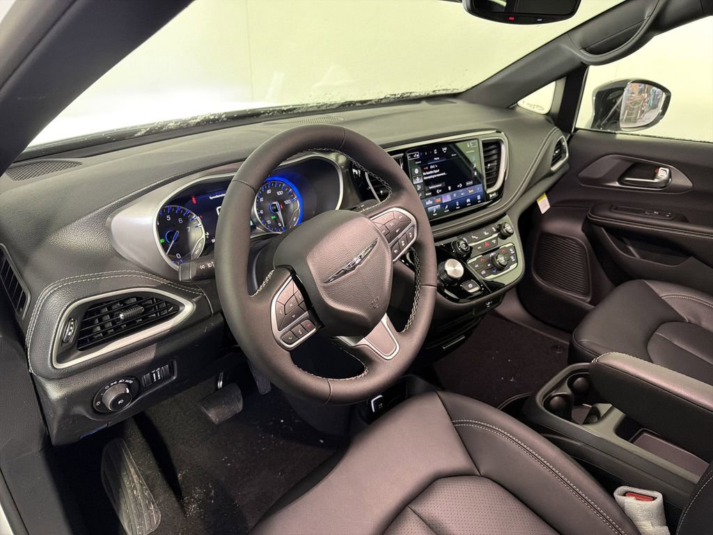 New 2026 Chrysler Pacifica Select FWD image 13