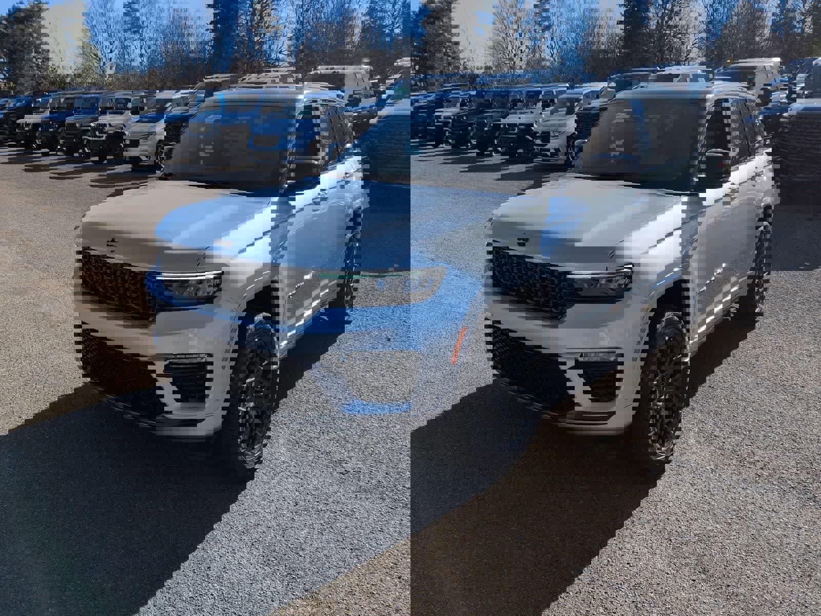 New 2025 Jeep Grand Cherokee Summit w/ Obsidian Package image 4