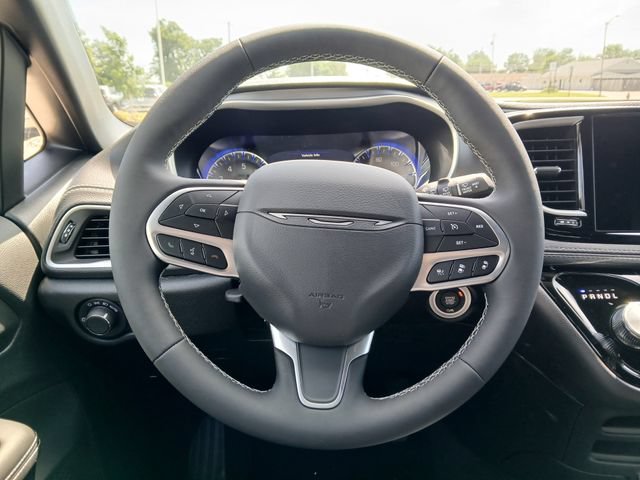 New 2027 Chrysler Pacifica Select FWD image 22
