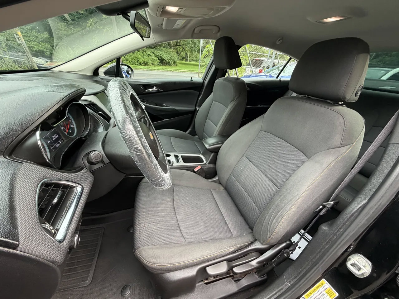 Used 2017 Chevrolet Cruze LS FWD image 19