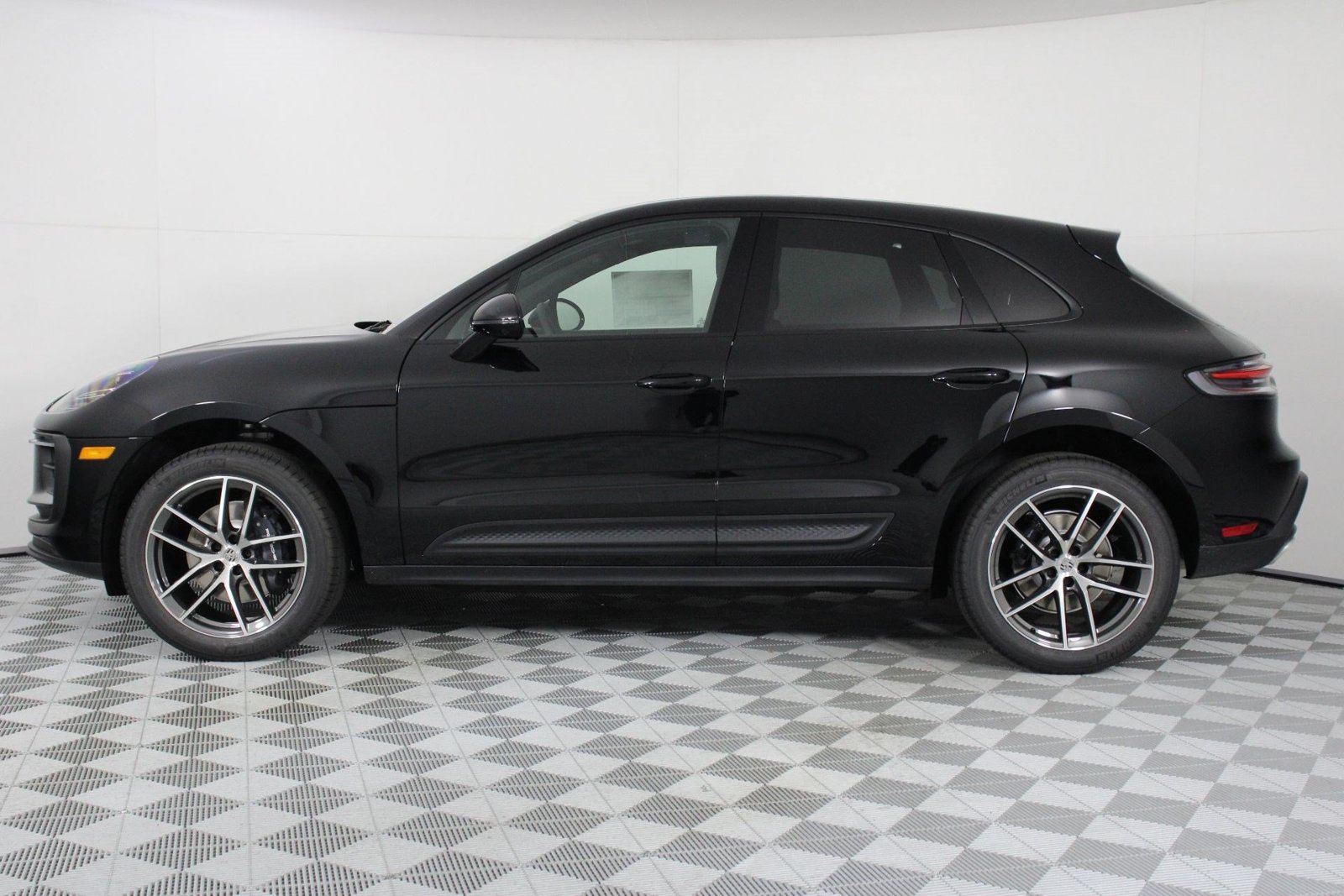 New 2026 Porsche Macan AWD/4WD image 2