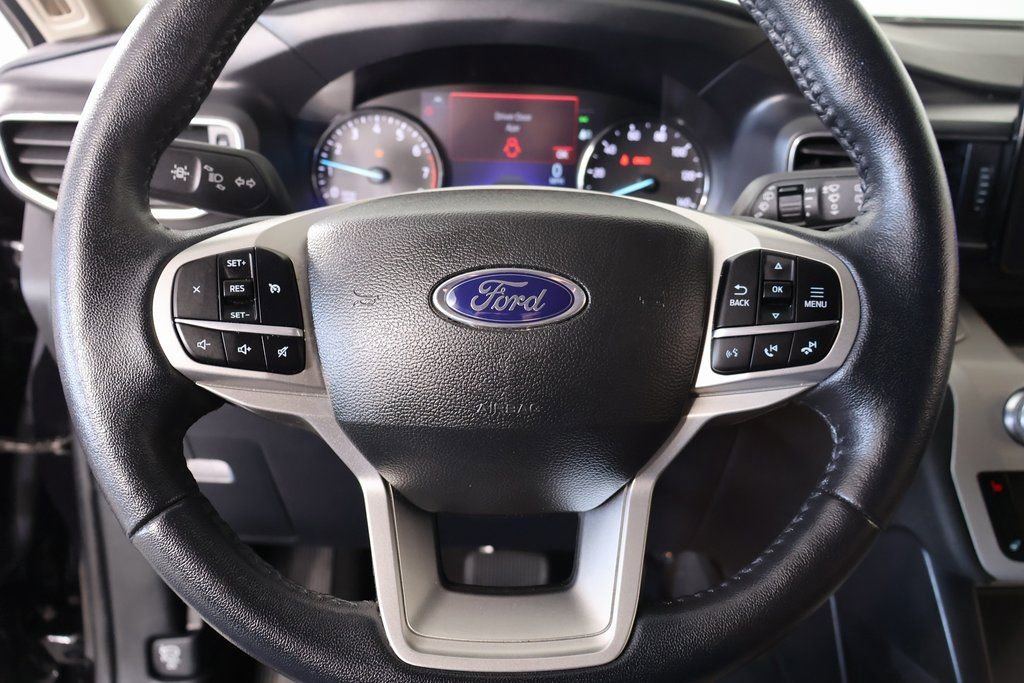 Used 2023 Ford Explorer XLT w/ Equipment Group 202A image 3