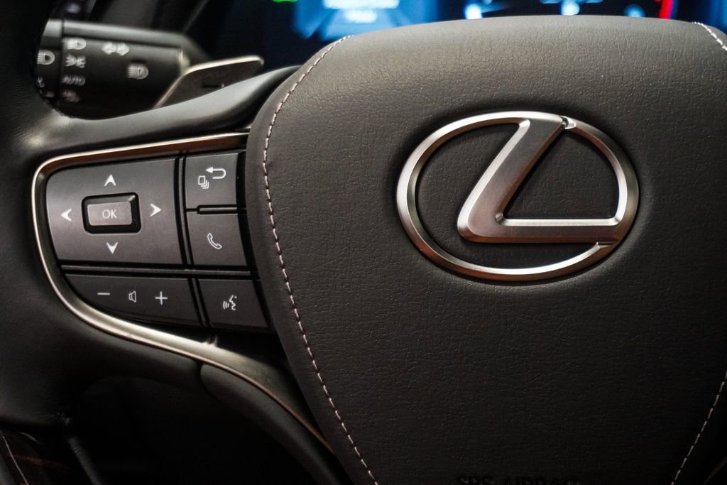Used 2024 Lexus LS 500 AWD w/ Interior Upgrade Package image 18