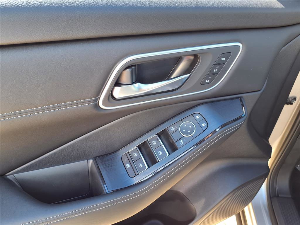 New 2026 Nissan Rogue Platinum image 13