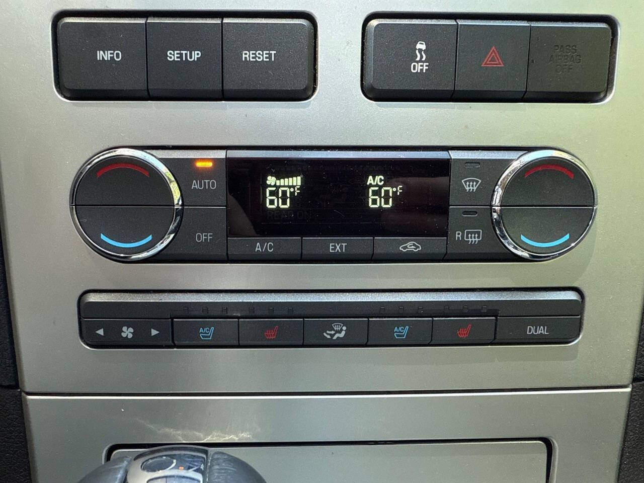 Used 2009 Lincoln MKX AWD image 23