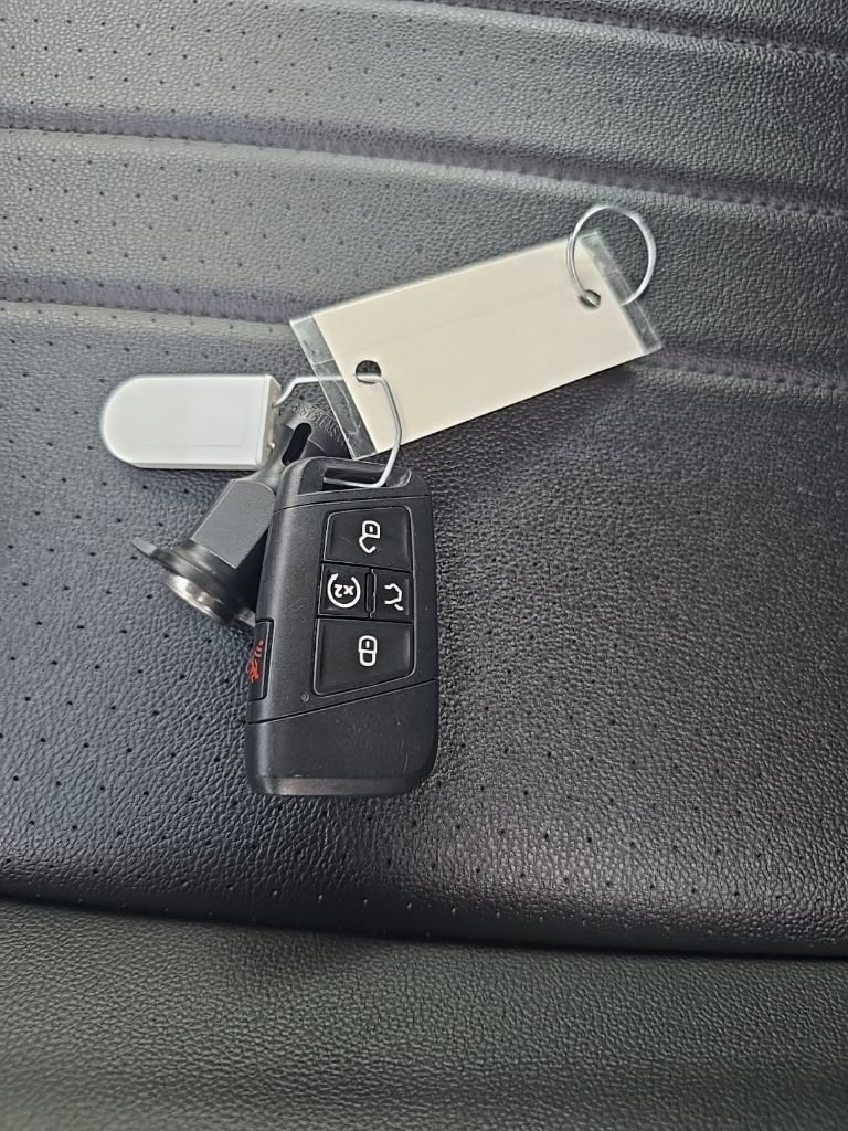 Used 2024 Volkswagen Tiguan SE image 27