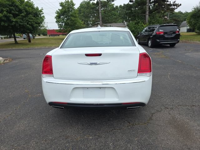 Used 2019 Chrysler 300 Touring w/ Quick Order Package 2EF RWD image 7