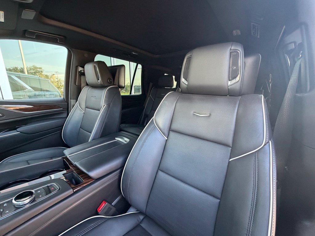 Used 2023 Cadillac Escalade Sport Platinum w/ LPO, ONYX Package AWD/4WD image 11