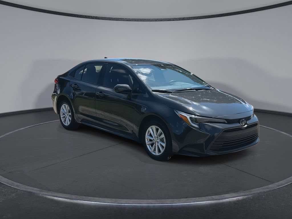 Used 2025 Toyota Corolla LE w/ LE Premium Package FWD image 2