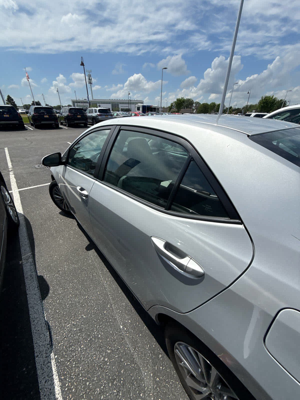 Used 2015 Toyota Corolla LE FWD image 7