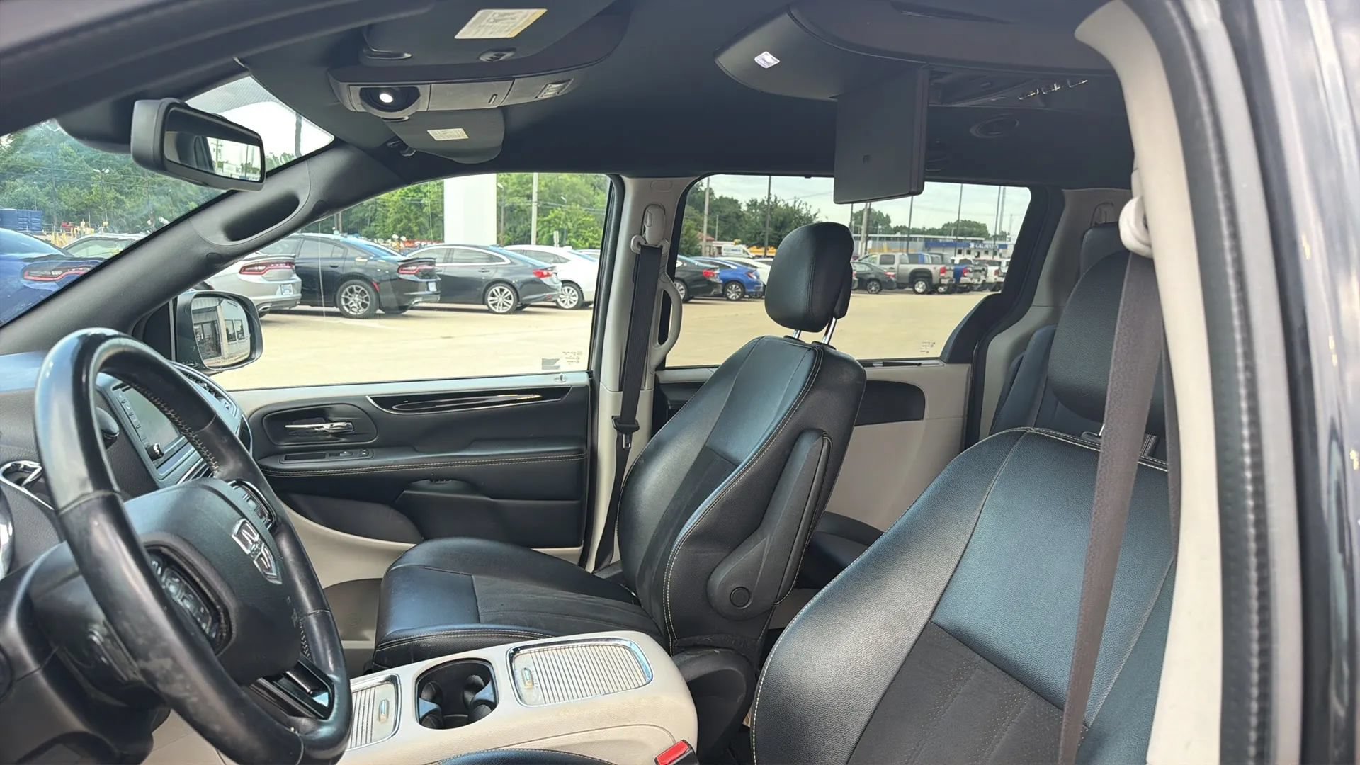 Used 2019 Dodge Grand Caravan SXT w/ Driver Convenience Group FWD image 56