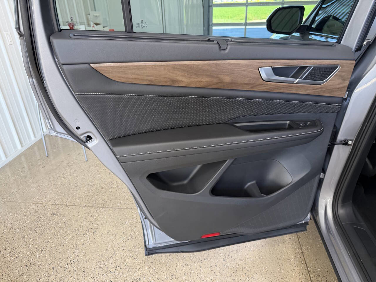 Used 2025 Volkswagen Atlas SE image 20