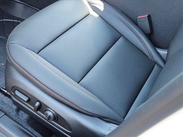 New 2026 Chevrolet Trax RS w/ Sunroof Package FWD image 4