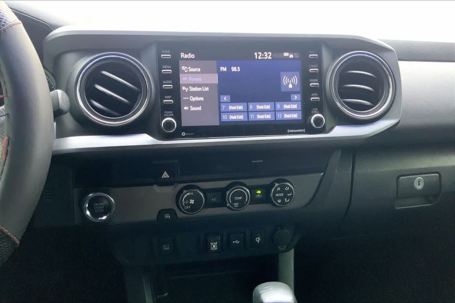 Used 2020 Toyota Tacoma 2WD Double Cab image 34