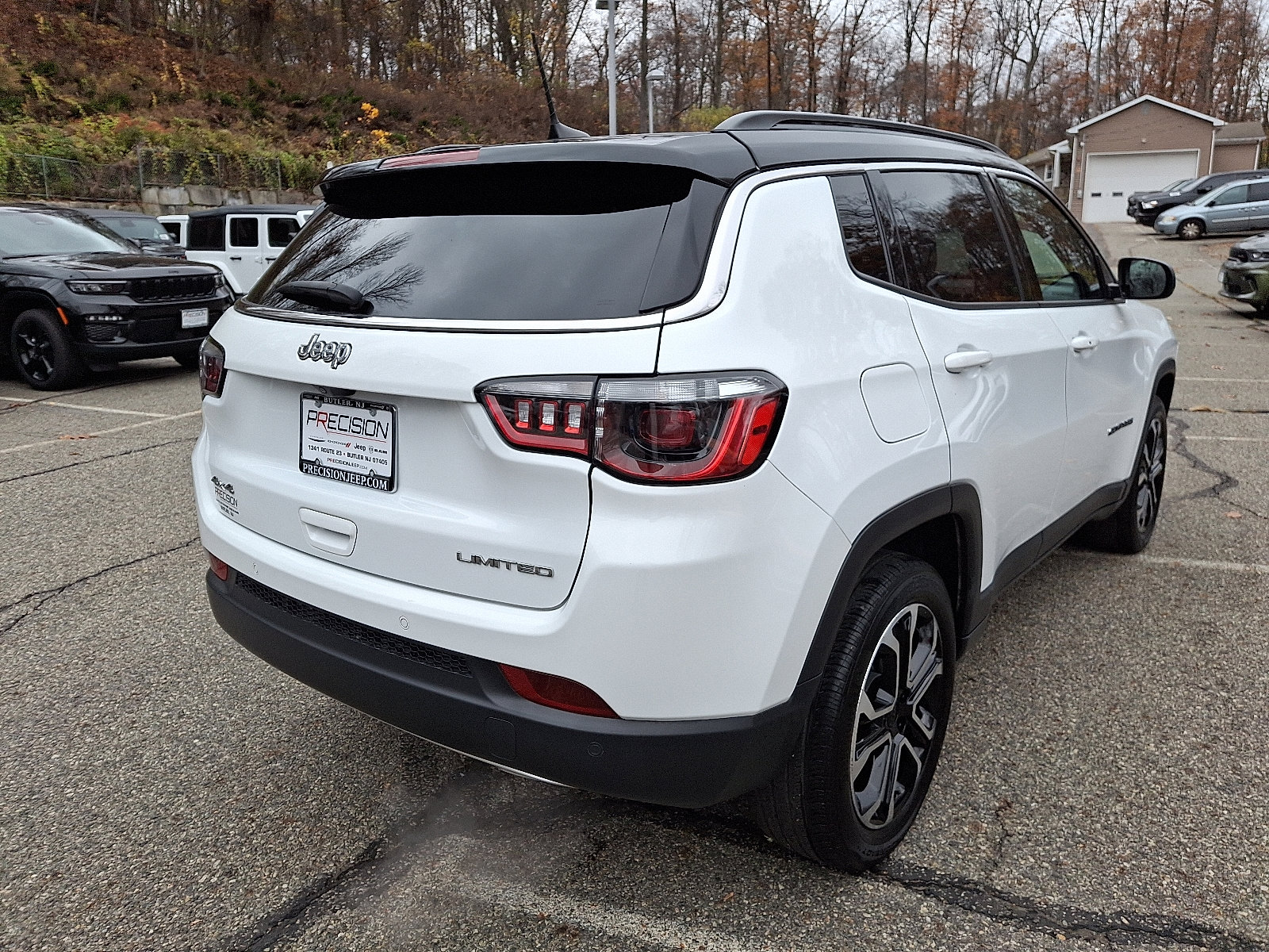 Used 2023 Jeep Compass Limited image 7