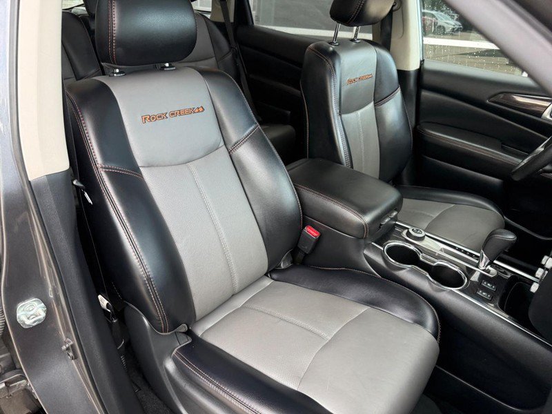 Used 2019 Nissan Pathfinder SL AWD/4WD image 11