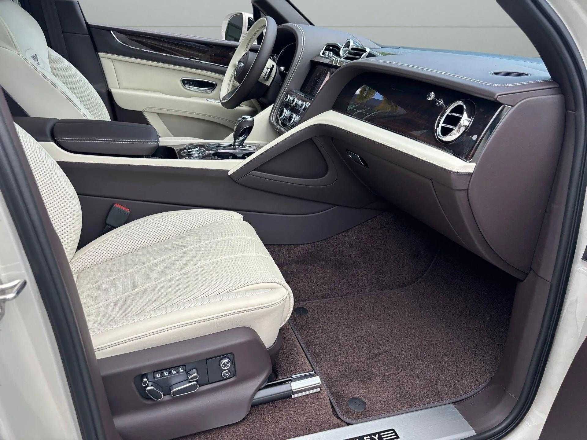 New 2025 Bentley Bentayga Extended Wheelbase image 31