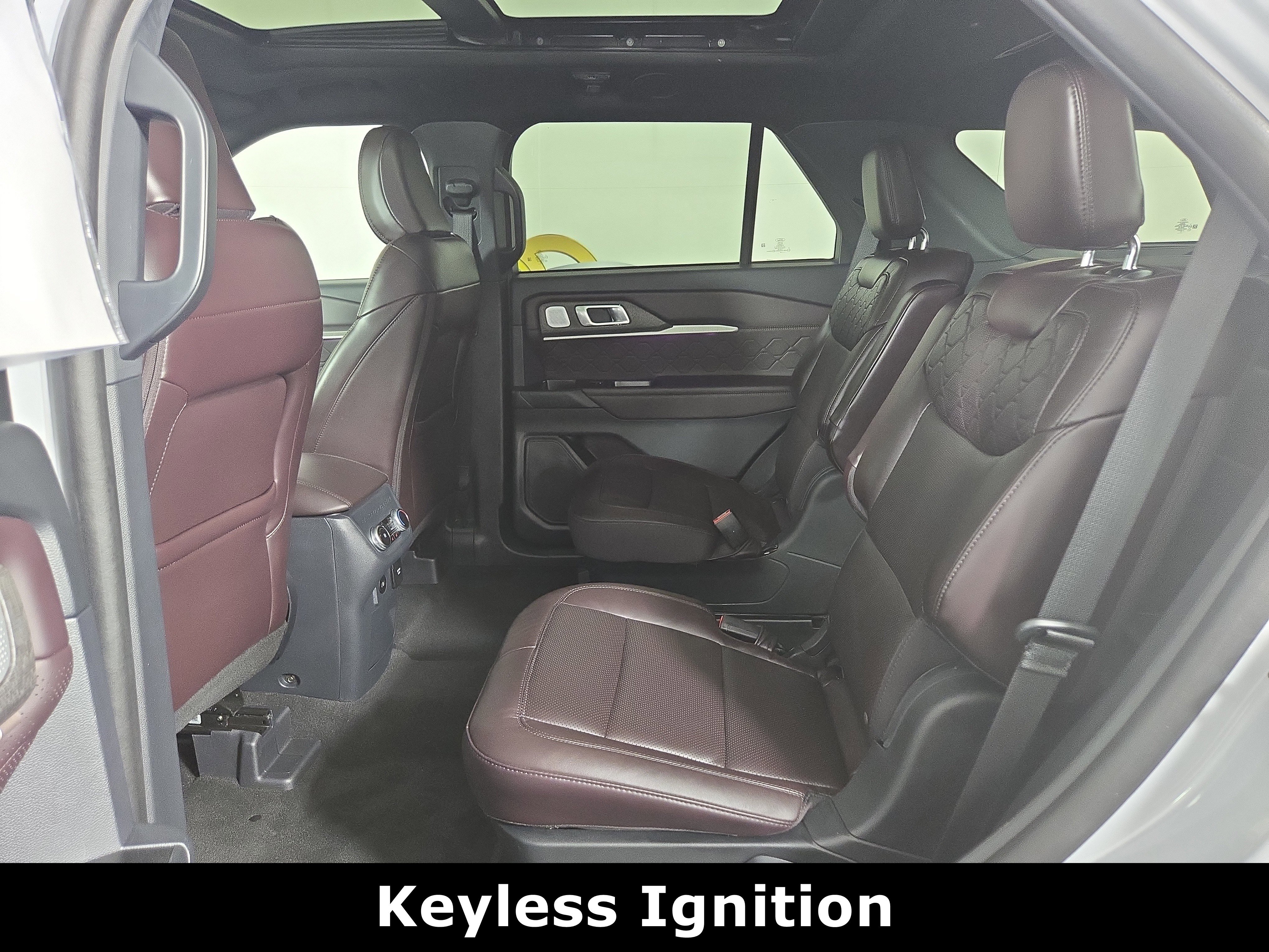 Used 2025 Ford Explorer Platinum w/ LUX Leather Package AWD/4WD image 12