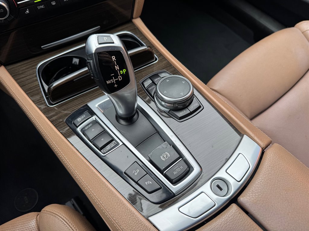 Used 2015 BMW 740Li w/ Executive Package image 11