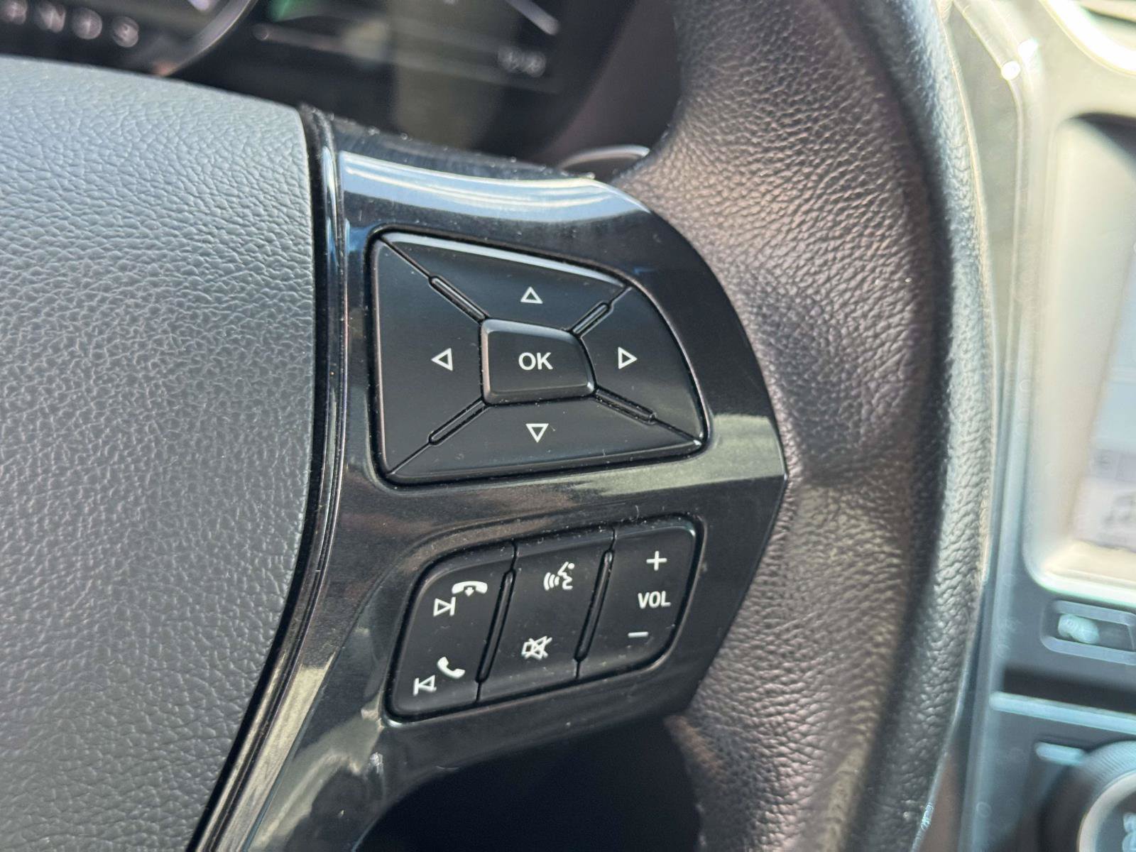 Used 2017 Ford Explorer XLT w/ Equipment Group 202A AWD/4WD image 21