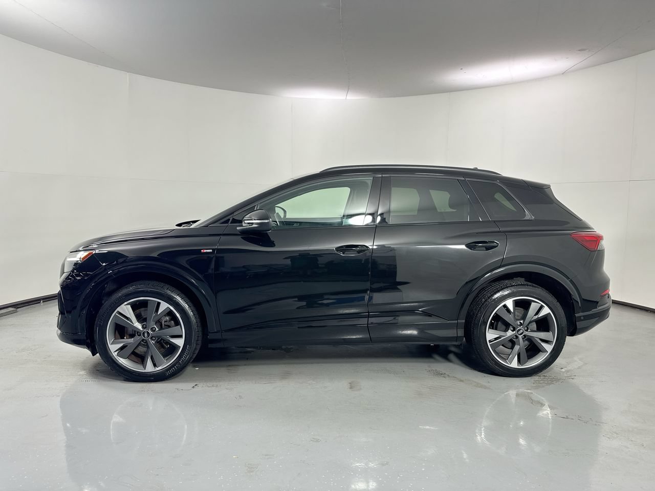 Used 2023 Audi Q4 e-tron Premium Plus w/ Premium Plus AWD/4WD image 30