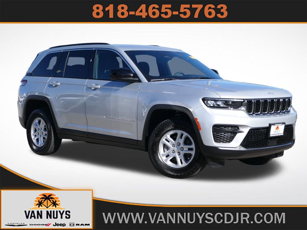 Used 2025 Jeep Grand Cherokee Laredo image 1