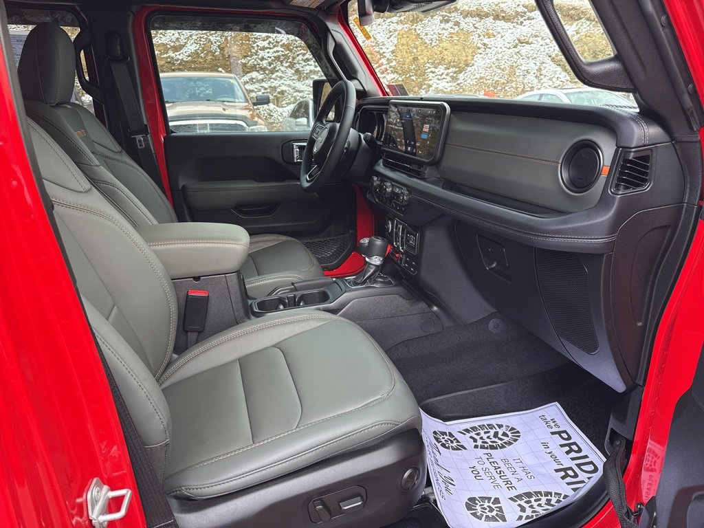 Used 2025 Jeep Gladiator Mojave image 11