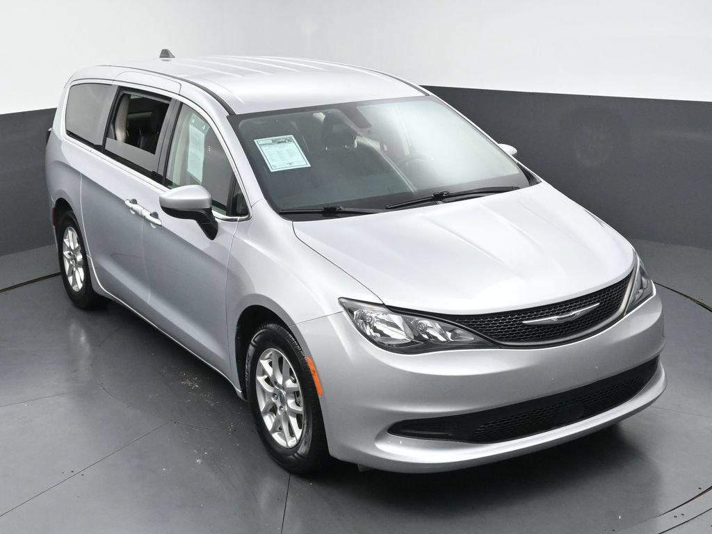 Used 2022 Chrysler Voyager LX FWD image 39