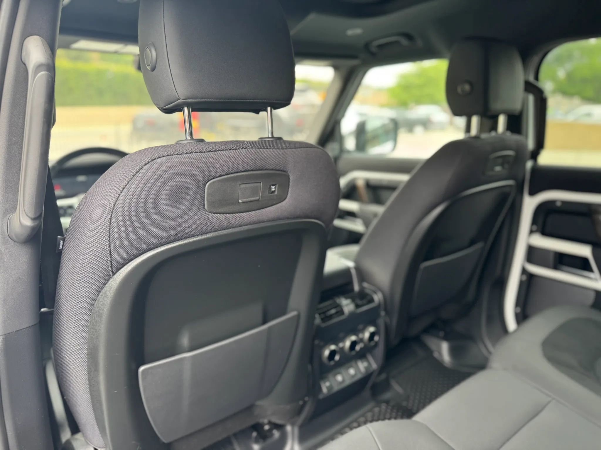 Used 2022 Land Rover Defender 110 X-Dynamic SE AWD/4WD image 24