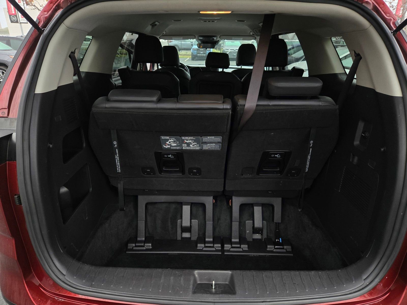 Used 2024 Kia Carnival LX image 24