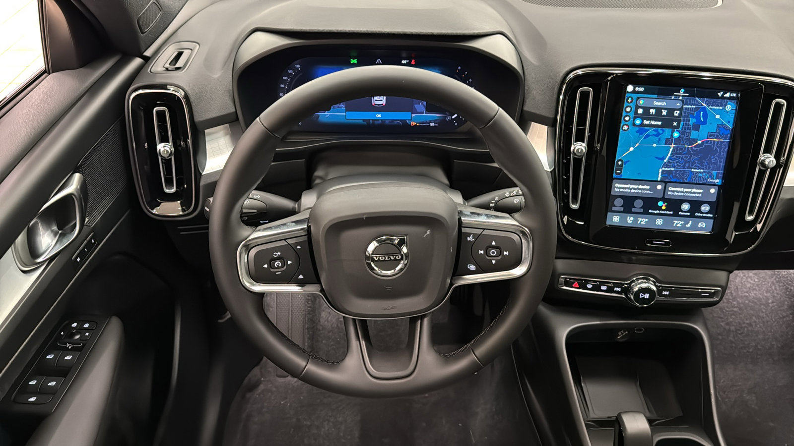 Used 2026 Volvo XC40 B5 Core w/ Climate Package image 12