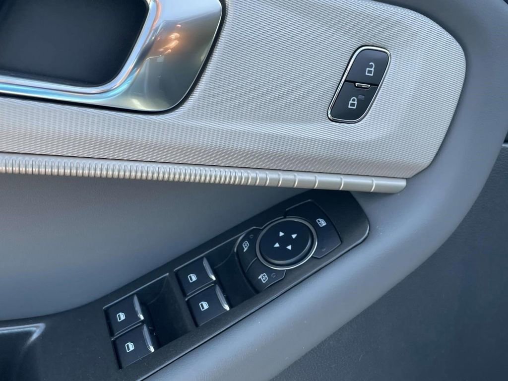 New 2025 Ford Explorer Active image 18