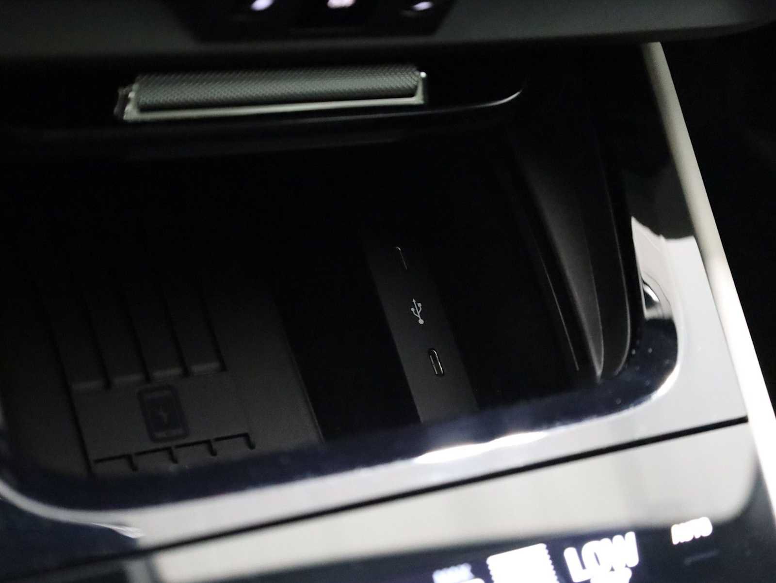 Certified 2025 Porsche Cayenne E-Hybrid AWD/4WD image 36